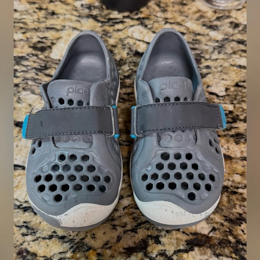 Plae Mimo Water Shoes Toddler Boy's Size 9 Gray Slip Resistant Adjustable